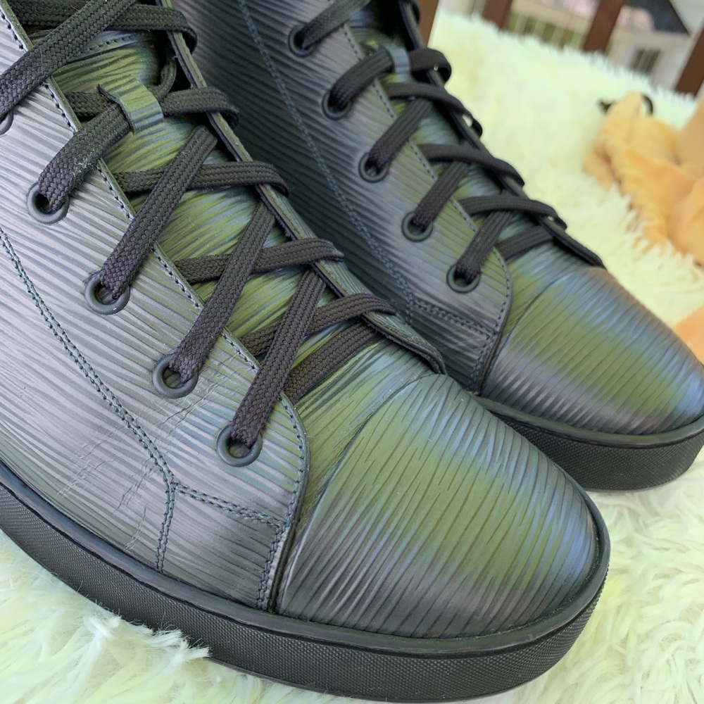 Authentic Louis Vuitton Epi Leather Sneaker - Picture 8 of 8